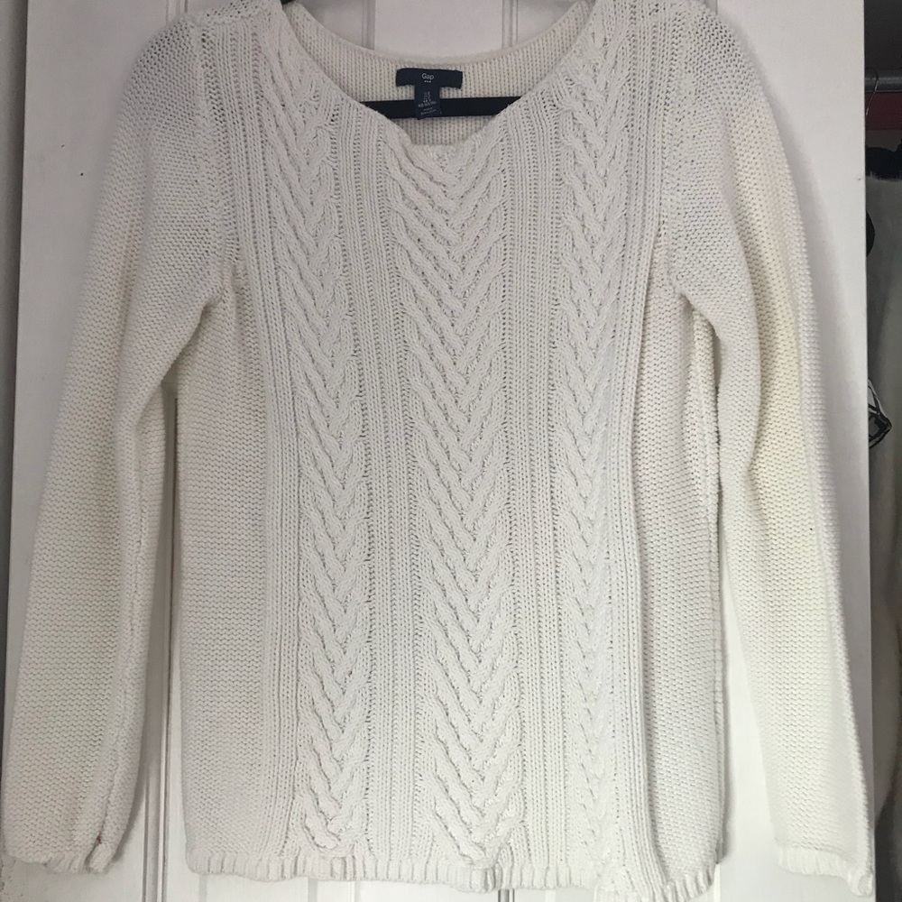 White gap sweater